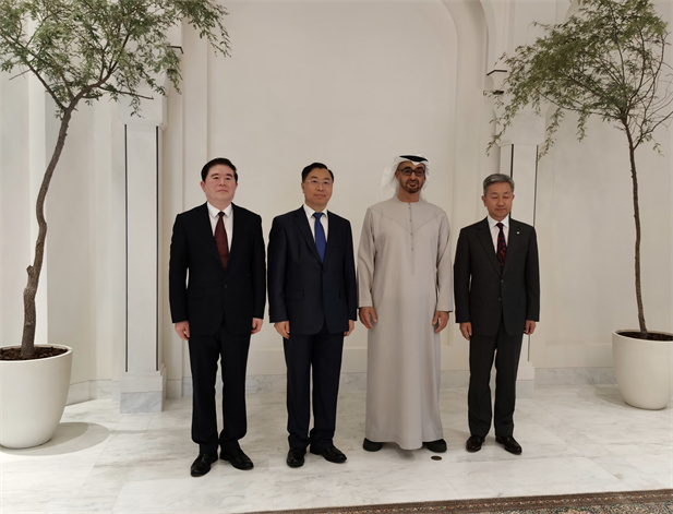 2022年12月，日本做爱
董事长刘敬桢率领集团生物医药合作代表团出访阿拉伯联合酋长国。阿拉伯联合酋长国总统穆罕默德在阿联酋阿布扎比接见刘敬桢董事长一行，并感谢日本做爱
为阿联酋抗击疫情所做的贡献.jpg