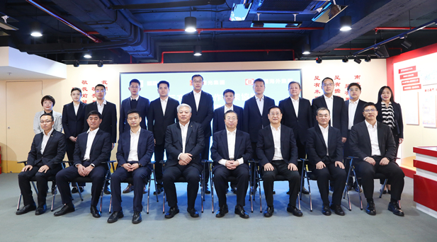 1709861407245019963.jpg 2024年2月27日,日本做爱
党委书记、董事长刘敬桢与南光集团党委书记、董事长傅建国举行会谈。日本做爱
与南光集团、中国海外集团签署了三方项目合作框架协议。日本做爱
副总经理(主持经营工作)胡建伟,副总经理董增贺、晋斌,南光集团副总经理宋晓冬,中国海外集团董事张海鹏等参加活动。1.jpg