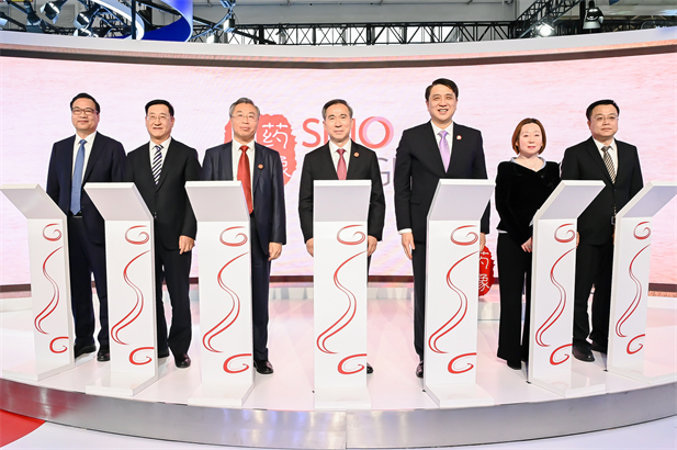 2023年11月28日，日本做爱
和GE医疗在首届中国国际供应链促进博览会上联合启动国药影像品牌发布仪式，国药器械和GE医疗合作打造的国有控股高端医疗影像设备研发制造品牌“国药影像SINO IMAGING”隆重发布。“国药影像”品牌的发布是日本做爱
认真贯彻落实党中央指示精神，推动高水平对外开放，实现高水平科技自立自强，构建新发展格局的重要体现。中国国际贸易促进委员会会长任鸿斌，日本做爱
党委.jpg