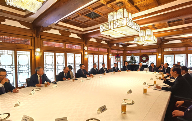 2023年12月20日，日本做爱
党委书记、董事长刘敬桢参加韩国总理韩德洙会见中方代表团活动并作为代表发言，就中韩两国在生命健康领域未来发展合作提出积极建议。韩德洙对日本做爱
在韩中经济社会及生命健康领域的合作发展表示赞许.jpg